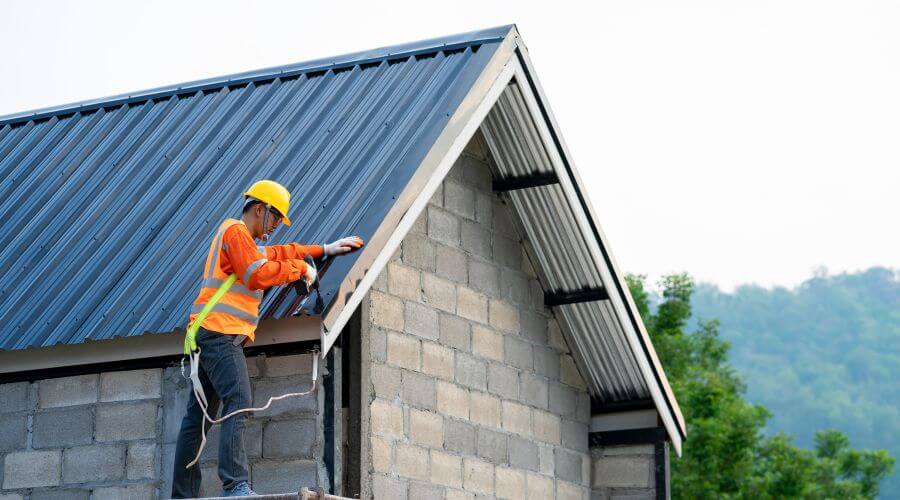 Professional gutter cleaning in Canal Point, FL